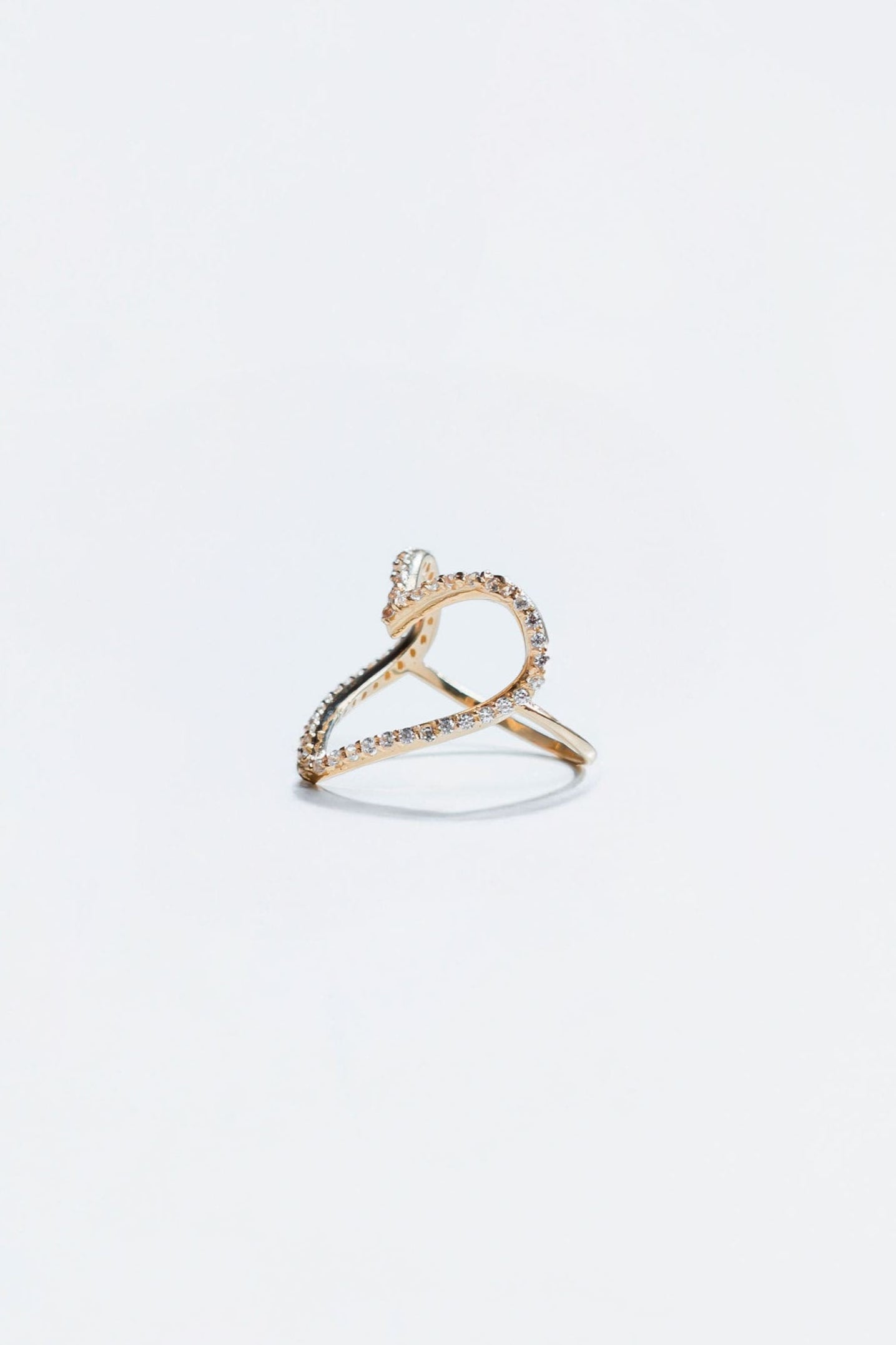 ANILLO SILUETA DE CORAZON CON ZIRCONIAS