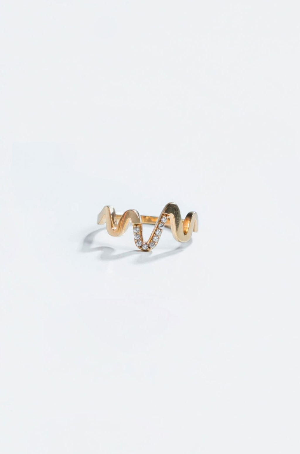 ANILLO ZIG ZAG CON ZIRCONIAS