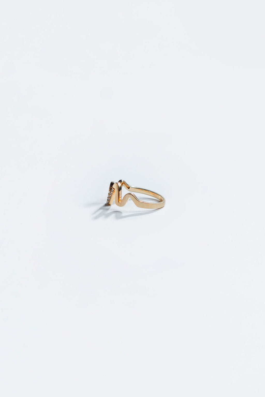 ANILLO ZIG ZAG CON ZIRCONIAS