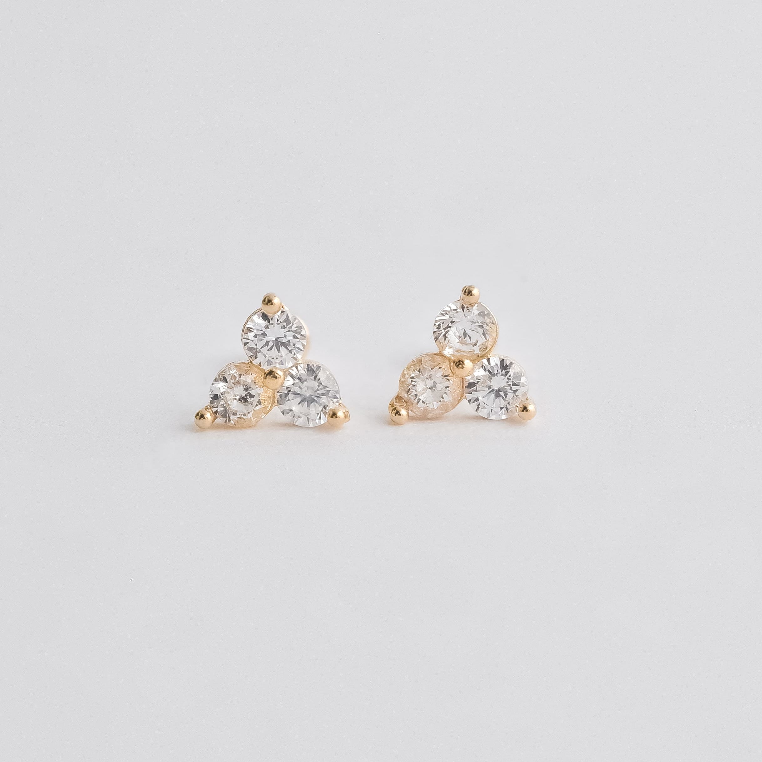 BROQUEL TRIANGULO DE ZIRCONIAS