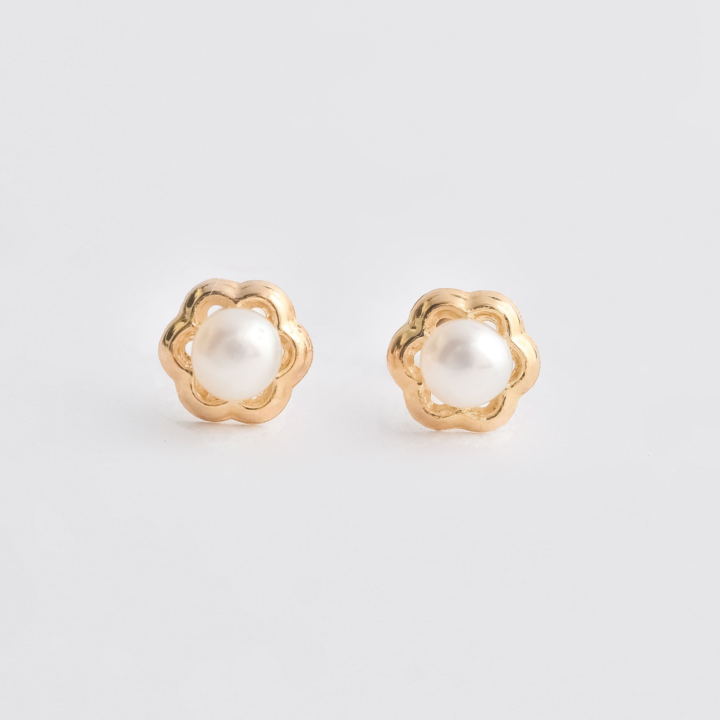 BROQUEL DE FLOR CON PERLA